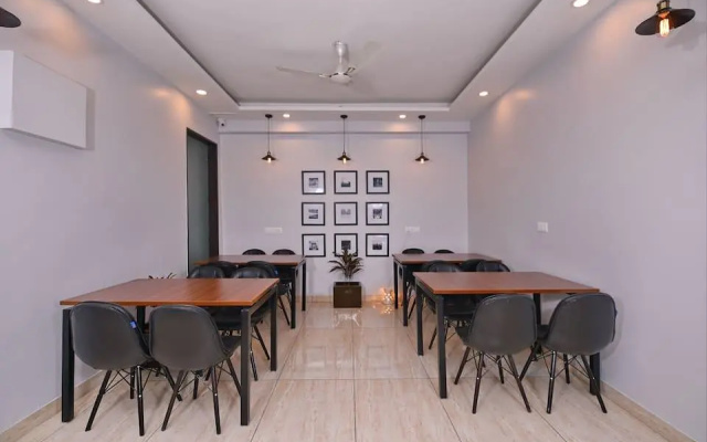 Silverkey Medanta Sec 38 By OYO Rooms