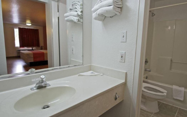 Motel 6 Raleigh, NC - Cary