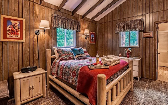 Innjoy - Two Bedroom Cabin