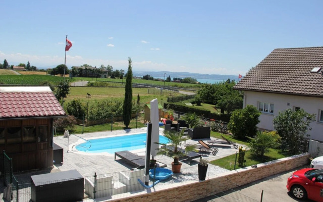 Studio in Bevaix, With Pool Access, Enclosed Garden and Wifi