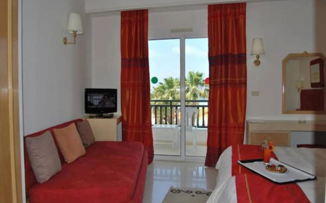 Palmyra Golden Beach Families and Couples