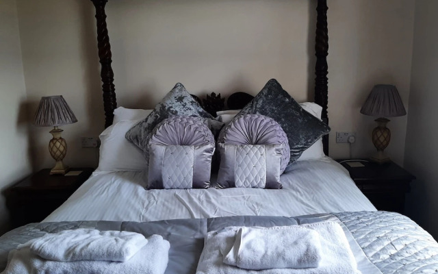 Cadwgan House Hotel