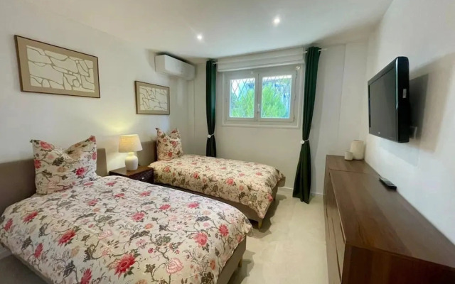 Spacious Group Stay in Antibes