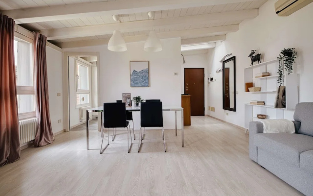 Bright Flat in the Heart of Porta Venezia