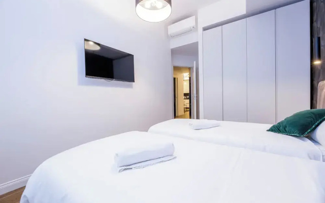 Chic apartments in Piazza Dante
