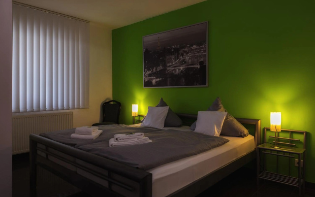 Hotel Rühen, 24 Stunden Check in, kostenfreie Parkplätze