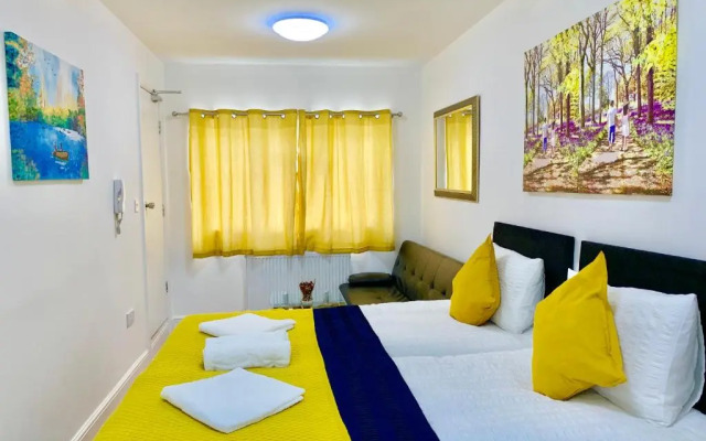 3 Bedrooms, 3 Baths, Spacious Lounge, Full Kitchen, Garden, Ground Floor, Free Parking