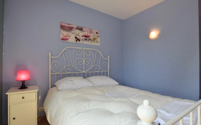 Pleasant Holiday Home with Sauna and Jacuzzi in Courtil