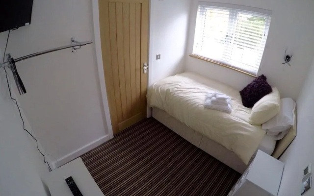 Deepcut Lodge Bed and Breakfast Self Service