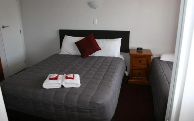 Burgundy Rose Motel