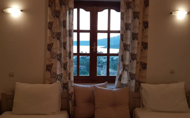 Vardia Hotel