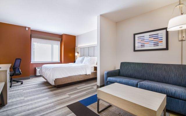 Holiday Inn Express & Suites Langley by IHG