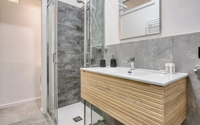 Elegant apartments in Isola district