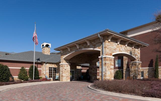 Отель Homewood Suites Denton вид на фасад