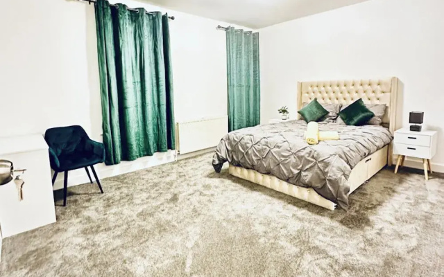 5bed-10 Guests-near City Centre-free Parking
