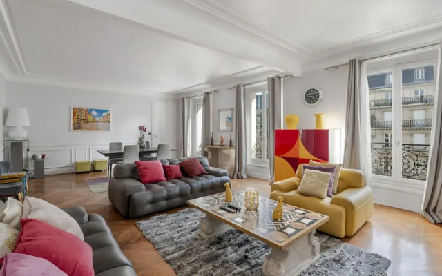 Luxury 4 Bed Residence - Next to Arc de Triomphe