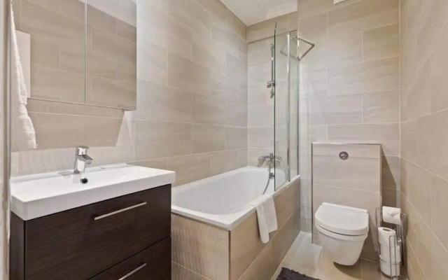 Newly Refurbished 2 Bed in Bayswater, 2min to Stn