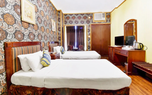 OYO 125 Moon Plaza Hotel