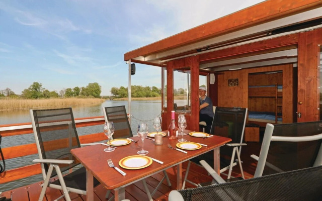 Amazing Ship/boat in Radewege With 2 Bedrooms