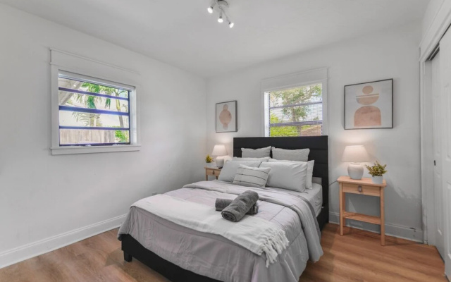 Wonderful 2BR House with Canal Access