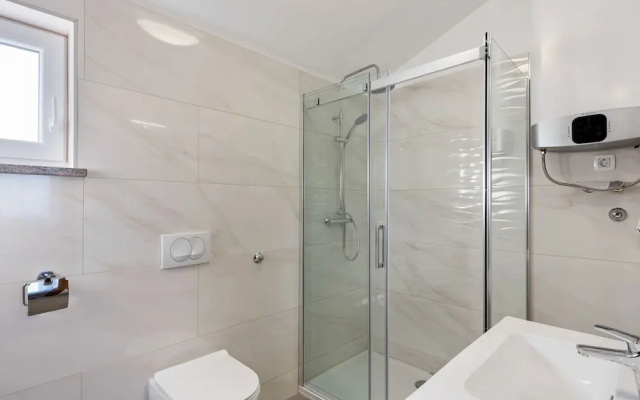 Bright Holiday Home in Jasenice With Beach Nearby