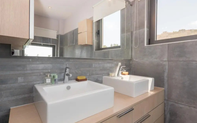 Villa Isidora - Stunning Stylish 3-bedroom Villa