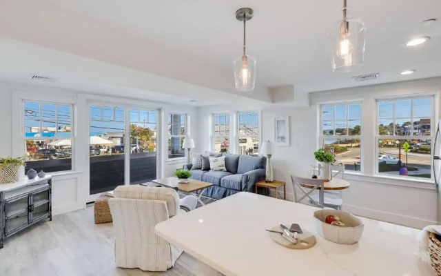 Thomas Sea Suites at Harbourtown