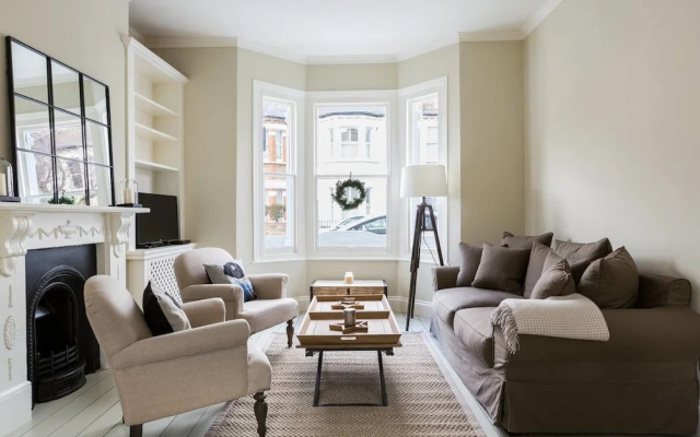 Bright 1BR Modern Home W/terrace in West London