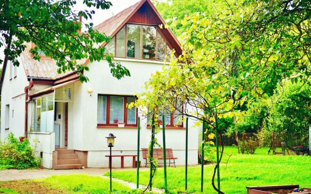Отель JessApart - Happy Villa Bartycka Варшава вид на фасад
