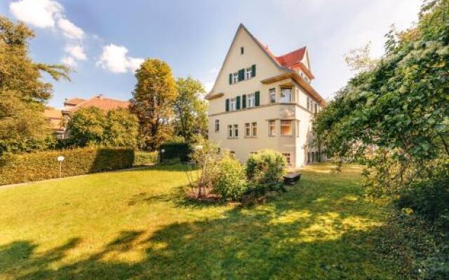 Отель GÄstehaus Einsteinstrasse Германия, Дрезден - отзывы, цены и фото номеров - забронировать отель GÄstehaus Einsteinstrasse онлайн вид на фасад