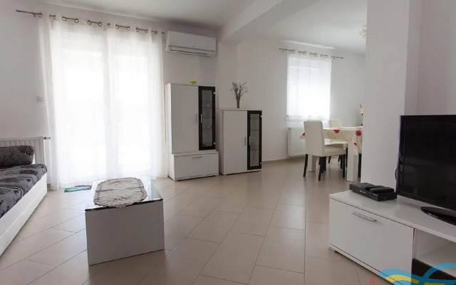 Modern Holiday Home in Kremenici With Terrace