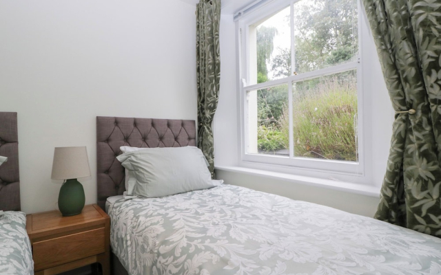 Flat 2 Battledown Grange