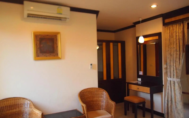 Summer Inn