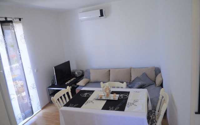Remarkable 1-bed Apartment in Marina