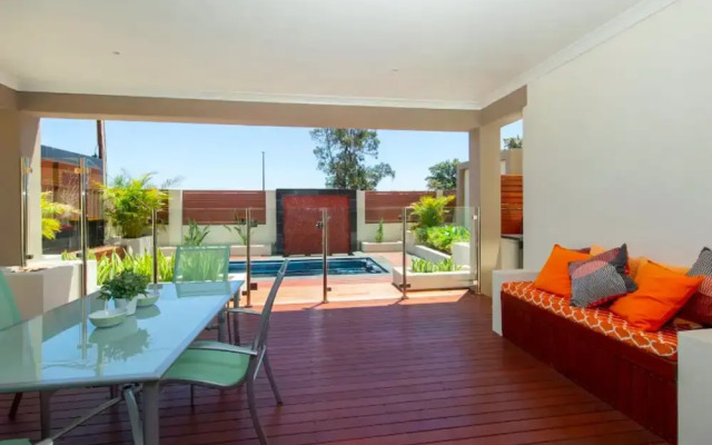 Adelphi Waterfront 2 Bedroom Ground Floor Home