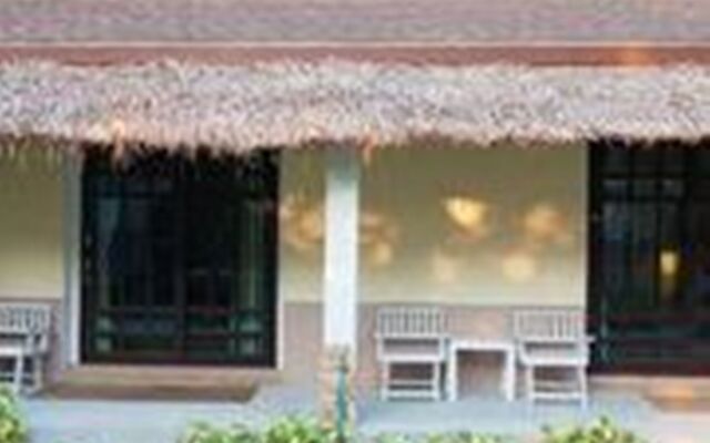 Отель Banana Beach Resort Таиланд, Ланта - отзывы, цены и фото номеров - забронировать отель Banana Beach Resort онлайн вид на фасад