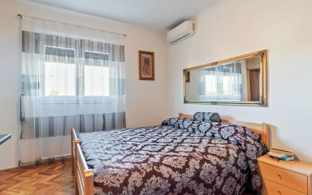 Pretty Apartment In Rovinj Near Sea Beach