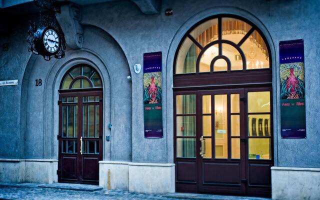 Отель British Club Львов вид на фасад