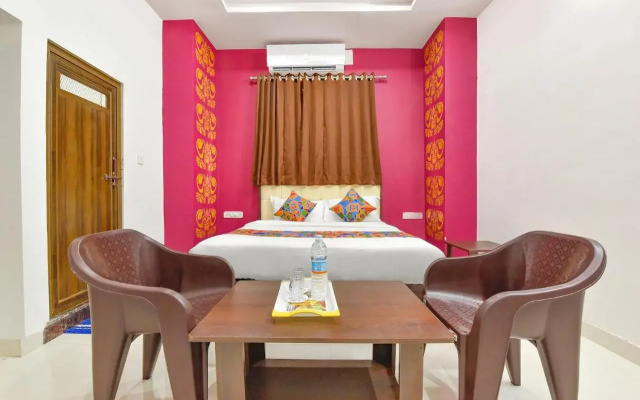 Fabexpress Shree Thakur- 700 Meter Away From Railway Station