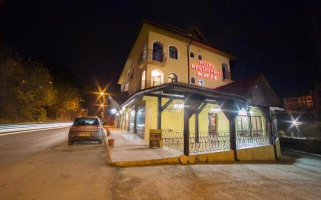 Hotel Kris Смолян вид на фасад