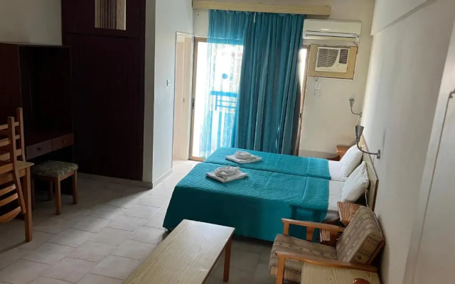 Maouris Apartments