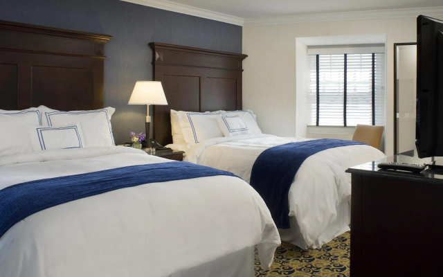 Newport Beach Hotel & Suites