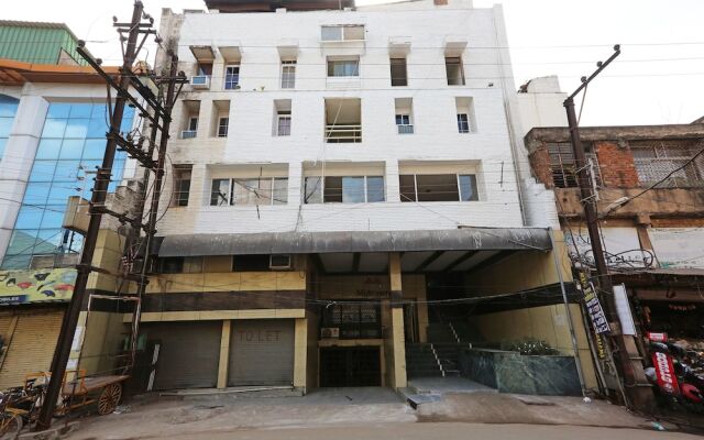 OYO 10264 Hotel Midtown вид на фасад