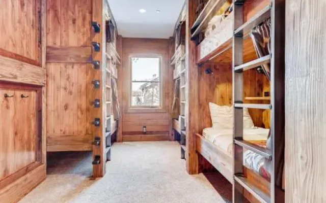 Chalet Tenmile Views Home