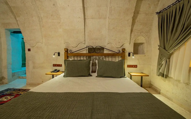 Ares Cave Suites