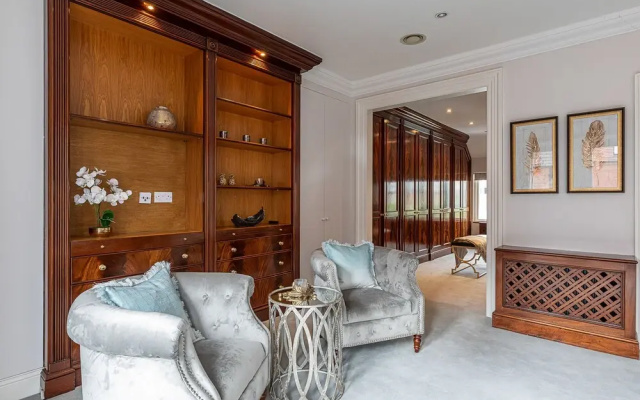 Stunning 6-Bed House Near Harrods in Knightsbridge