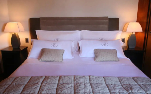 La Sirenuse Lake Suites