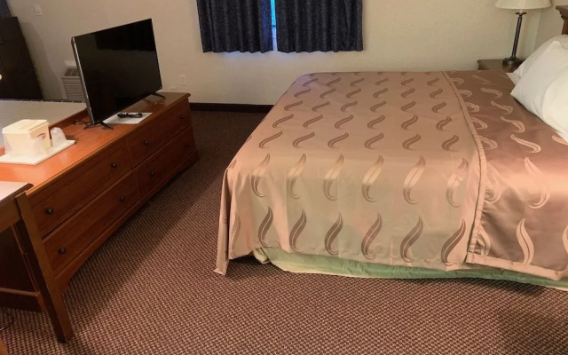Lomira Inn and Suites