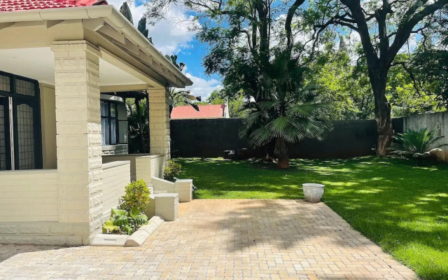 Contemporary 2 bed in Suburbs - 2081