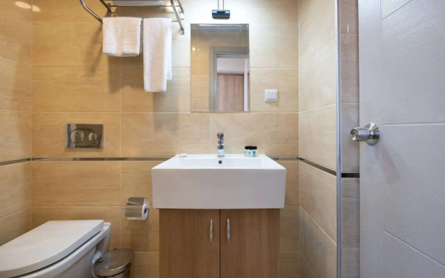Lavin Hotel & Suites